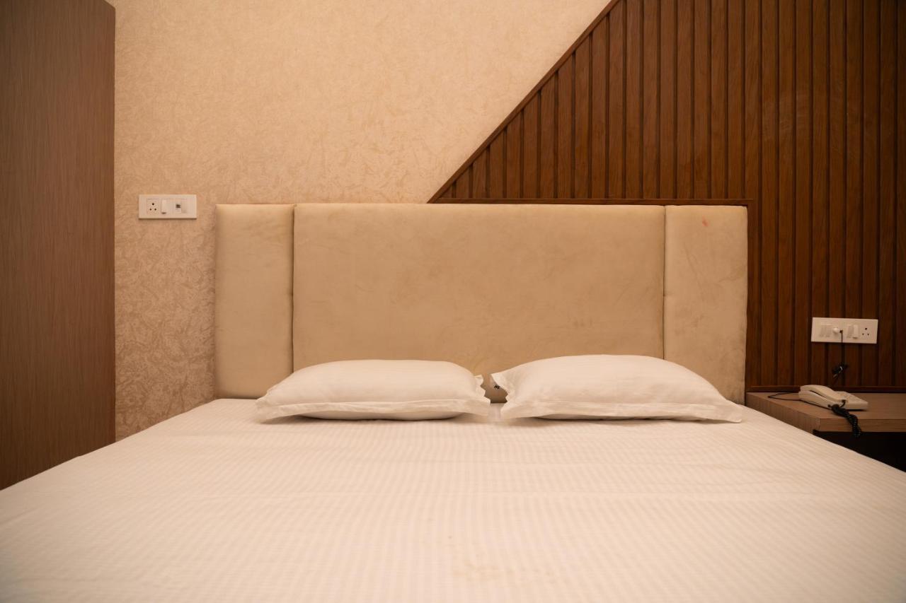 Hotel Holy Land à Bénarès Extérieur photo